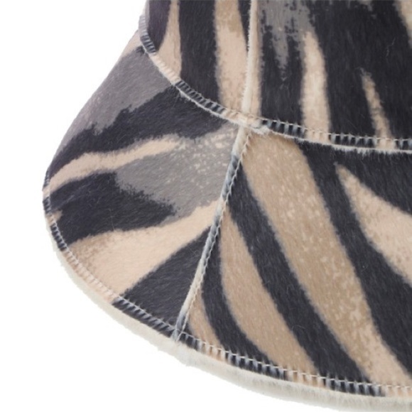 New GUESS Faux fur hat - Picture 5 of 10